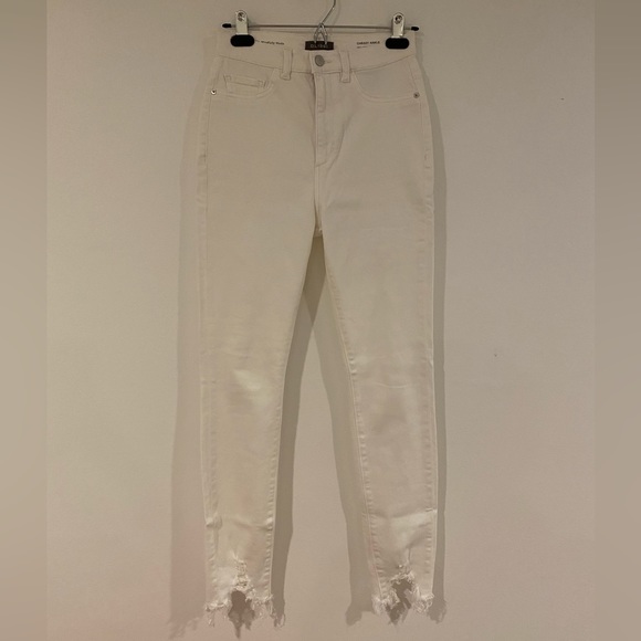 DL1961
CHRISSY ANKLE
Ultra High Rise Instasculpt Skinny - Picture 1 of 3